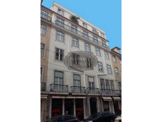 T3 Lisbon Apartment to renovate in Baixa