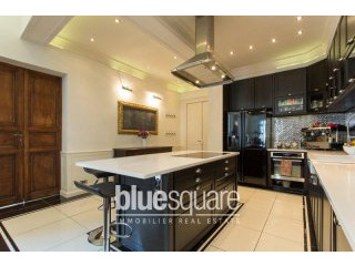 Beautifully renovated "Loft" style flat..