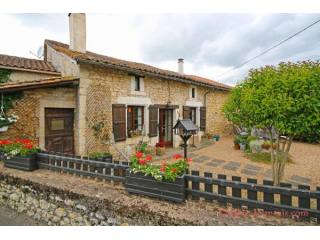 Marthon (Charente) - Pretty stone..