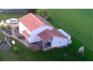 3 bedroom Wooden house, near Villebois