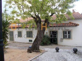 4 Bedrooms House For Sale - Santarem