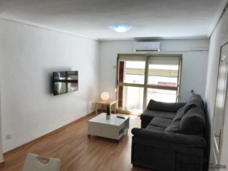 La casa tiene 3 dormitorios, 2 baños y un pequeño b..