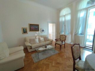 Luksuzni stan u AU villi za najam