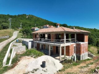 Kuća u izgradnji s pogledom na more