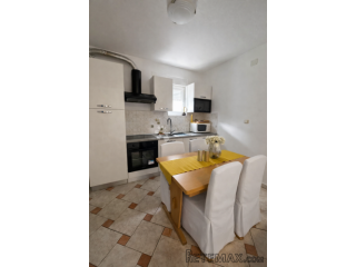 DIKLO (Zadar) - komforan renovirani stan 60 m2