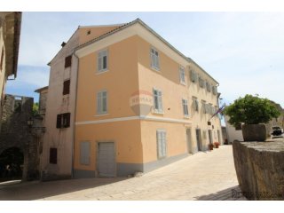 ISTRA, PIĆAN - Renovirana kamena kuća na trgu