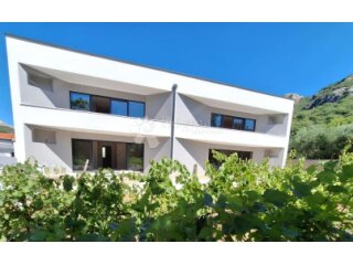NOVOGRADNJA SA 4 APARTMANA