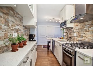 2 bedroom Apartment For Sale: 61 OLIVER..