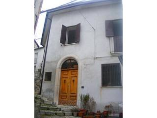 Large townhouse in a stunning tourist..