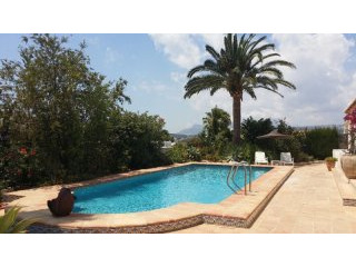 4 Bedrooms - Villa - Alicante - For Sale