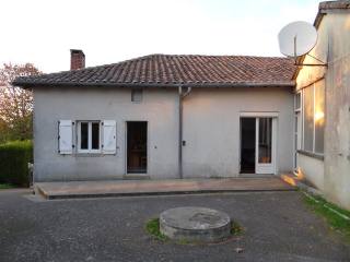 House With 3 Bedrooms In A Small..