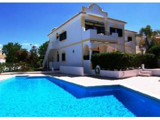 Top floor 2 bedroom apartment with..
