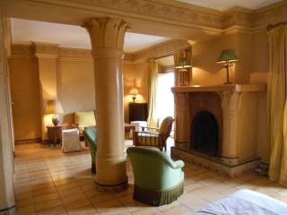 Penthouse 3 Bed - 3Baths - lounge -..