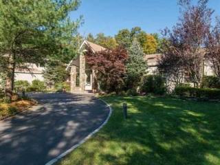 29 Applegreen Dr Old Westbury, NY 11568