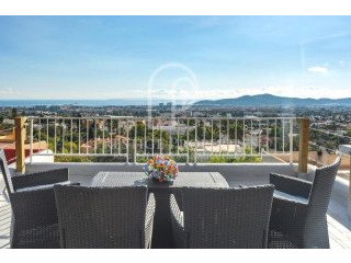 Bright spacious villa in a quiet..
