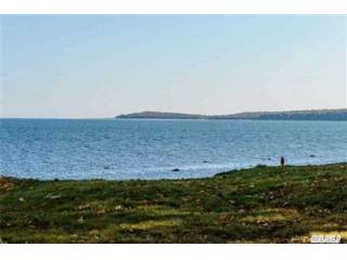17 Beach Dr Lloyd Neck, NY 11743