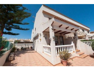 3 Bedroom 2 Bathroom Townhouse In..