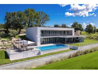 ATRAKTIVNA VILLA S BAZENOM I OTVORENIM POGLEDOM NA MORE