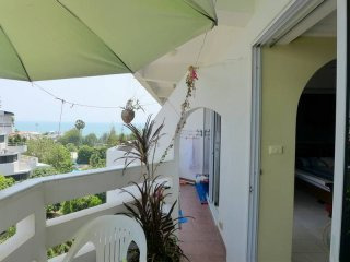 Jomtien Condotel: 1 bedroom beachfront..