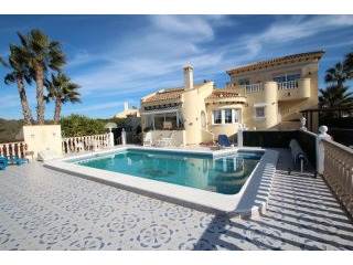 4 Bedrooms - Villa - Alicante - For Sale