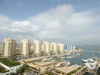 3 bed apartment in Ocean Village