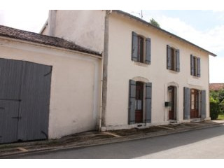 Lovely, bright 4/5 bedroom town house..