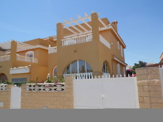 3 Bedrooms - Villa - Alicante - For Sale
