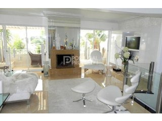 Designer 2 Bed Townhouse with Sea Views..
