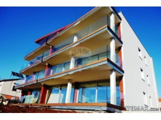 KVALITETAN PENTHOUSE U ROVINJU - BLIZINA PLAŽE