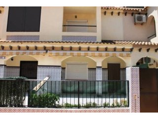 3 Bedroom 2 Bathroom Townhouse In..