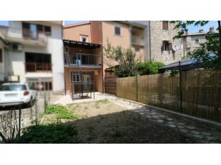 PAZIN-kuća u centru s dvorištem