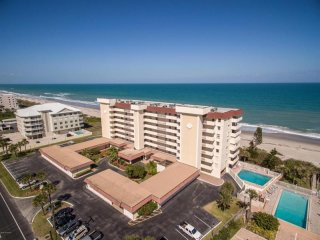 2 bedroom Flat For Sale: 1095 N Highway..