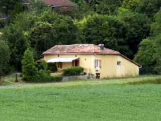 Renovated Charentaise house close to..