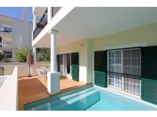 Spacious 3 Bedroom Apartment In Vale Do..
