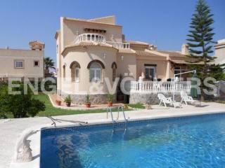 WONDERFUL VILLA IN URB. LA SIESTA