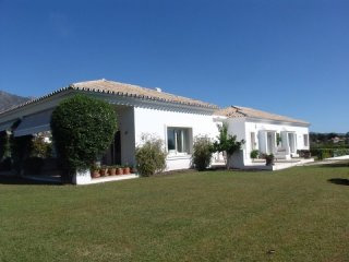 5 Bedrooms - Villa - Malaga - For Sale