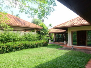 Baan Balina 2: 4 bedroom villa in top..