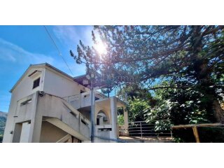SAMOSTOJEĆA KUĆA SA 3 APARTMANA