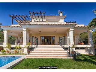 Villa for sale in El Rosario, Marbella..