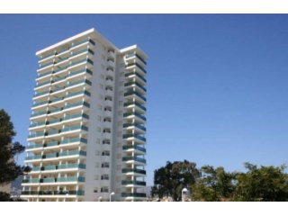 Apartamento construido en el año 2009 a 50 mtrs del Paseo..
