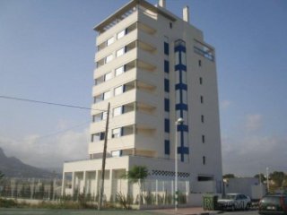 Attractive three bedroom apartment in a new block of flats..
