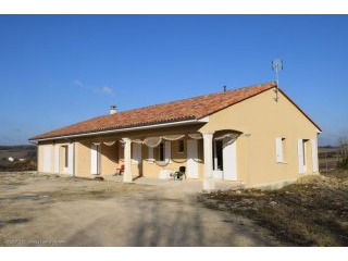 4 Bedroom Bingalow On One Hectare Of..