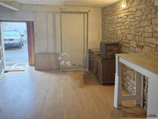 Kaštelir-kuća u nizu za renovaciju