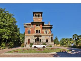 7 bedroom Castle For Sale: Stresa, IT