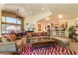 2 bedroom Condominium For Sale: Crystal..