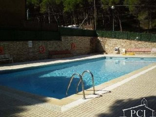 /120 Apartment with communal pool.