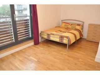 Single with double bed near Canary..