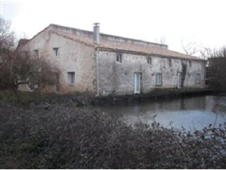 4 Bedroom House with Lake