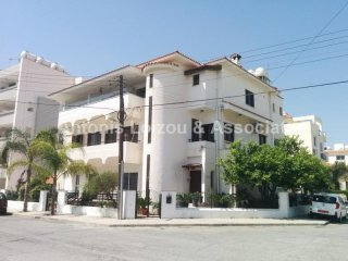 Three Bedroom Hole Floor Apartment