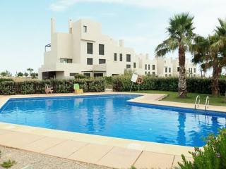 * LARGE GROUND FLOOR APARTMENT